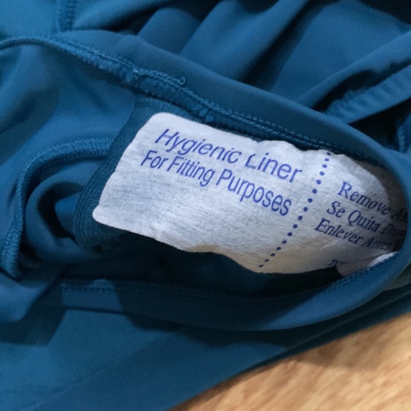 Women swim suit - Picture 2 of 8